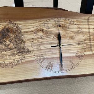 Insegna Con Orologio In Ulivo